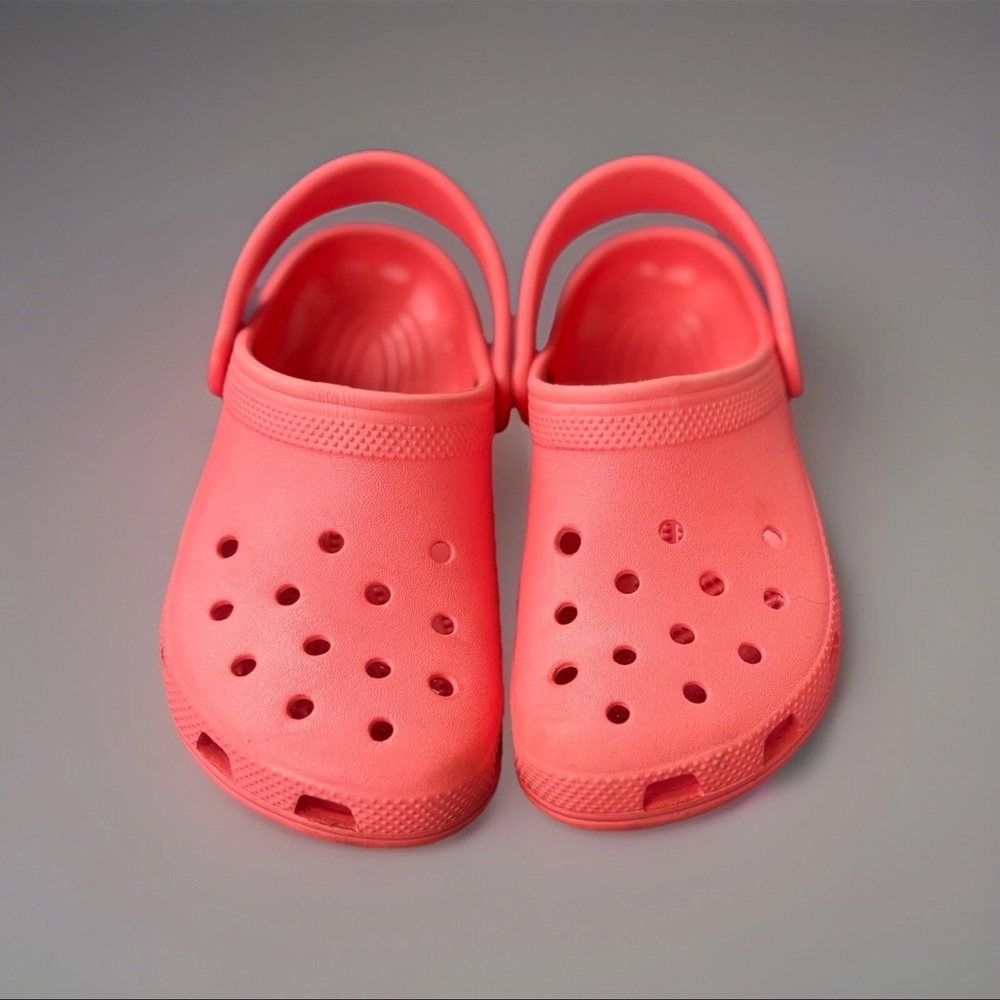 Crocs Junior Kids Classic Clog Sandals Sz J2 Orange USA